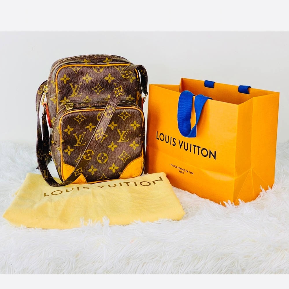 Auth Louis Vuitton Amazon Messenger LY Crossbag